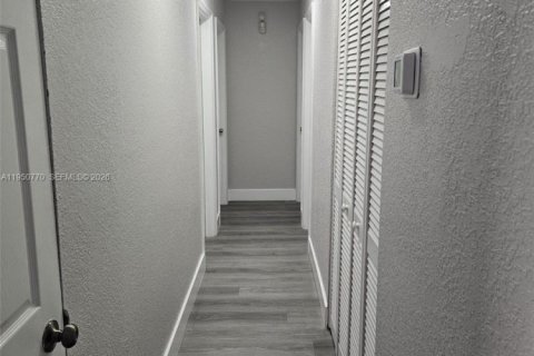 Купить виллу или дом в Майами-Гарденс, Флорида 3 спальни, 102.56м2, № 2153723 - фото 15