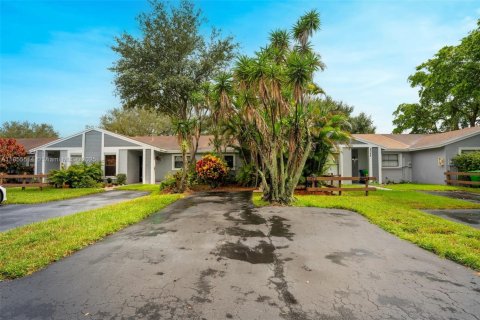 Townhouse in Sunrise, Florida 2 bedrooms, 88.63 sq.m. № 1878825 - photo 26