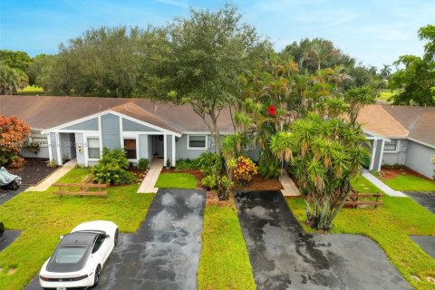 Townhouse in Sunrise, Florida 2 bedrooms, 88.63 sq.m. № 1878825 - photo 2