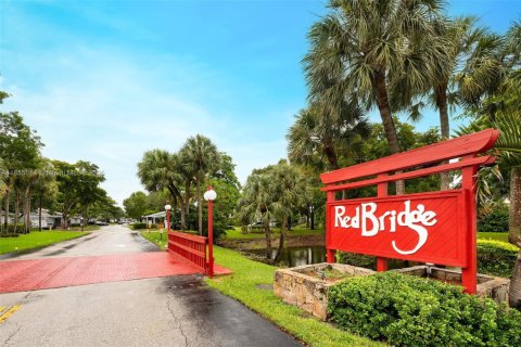 Townhouse in Sunrise, Florida 2 bedrooms, 88.63 sq.m. № 1878825 - photo 1