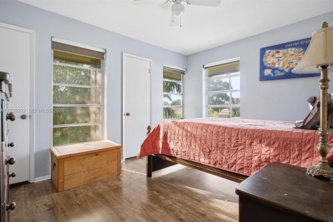 House in Hialeah, Florida 3 bedrooms, 253.16 sq.m. № 2086380 - photo 28