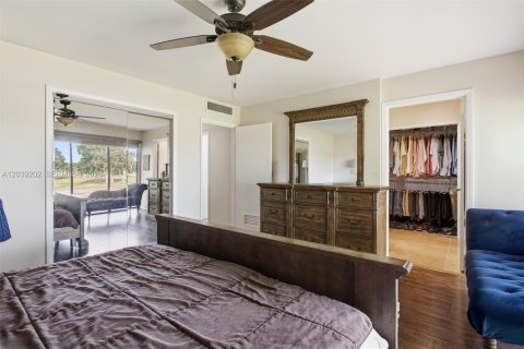 House in Hialeah, Florida 3 bedrooms, 253.16 sq.m. № 2086380 - photo 23