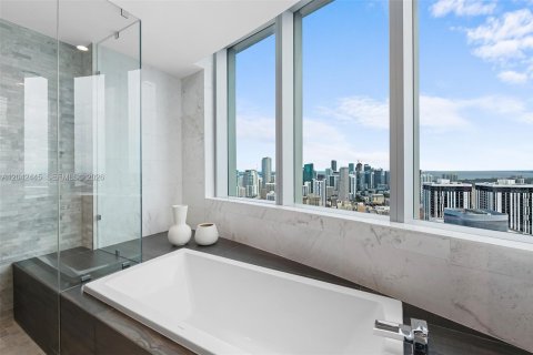 Купить кондоминиум в Майами, Флорида 4 спальни, 307.69м2, № 2179021 - фото 10