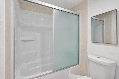 Condo in Hollywood, Florida, 1 bedroom  № 2268049 - photo 15
