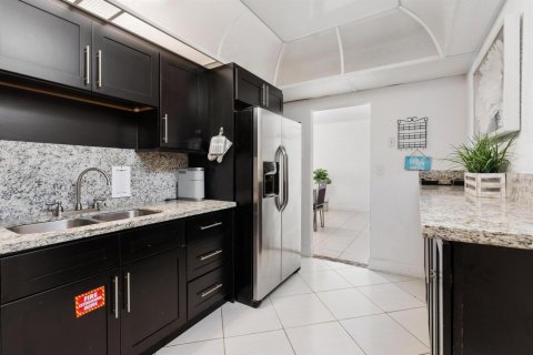 Condo in Hollywood, Florida, 1 bedroom  № 2268049 - photo 10