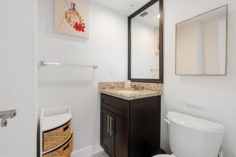 Condo in Hollywood, Florida, 1 bedroom  № 2268049 - photo 23