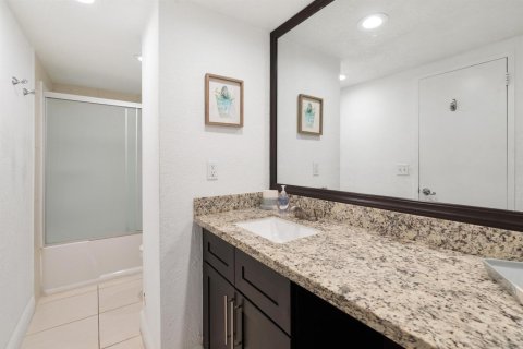 Condo in Hollywood, Florida, 1 bedroom  № 2268049 - photo 16