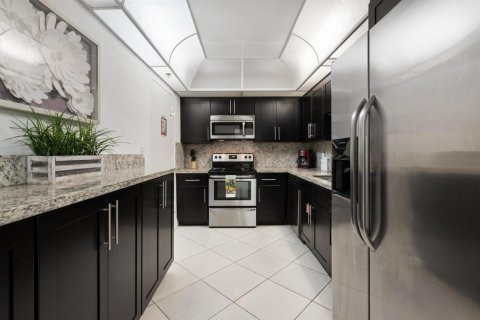 Condo in Hollywood, Florida, 1 bedroom  № 2268049 - photo 9