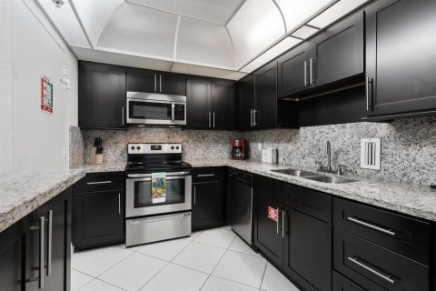 Condo in Hollywood, Florida, 1 bedroom  № 2268049 - photo 11