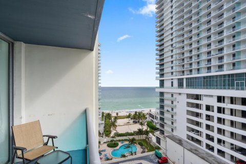 Condo in Hollywood, Florida, 1 bedroom  № 2268049 - photo 5