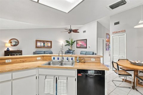 Villa ou maison à vendre à Palm Harbor, Floride: 4 chambres, 158.96 m2 № 2419182 - photo 24