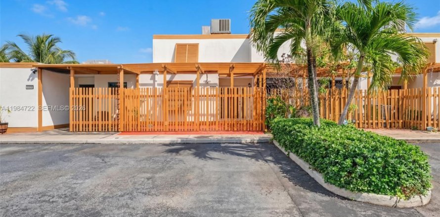 Таунхаус в Майами, Флорида 2 спальни № 2047129