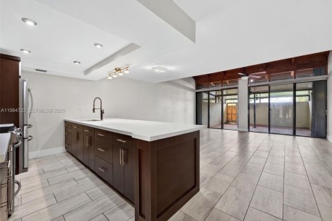 Купить таунхаус в Майами, Флорида 2 спальни, № 2047129 - фото 9