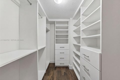 Купить таунхаус в Майами, Флорида 2 спальни, № 2047129 - фото 14