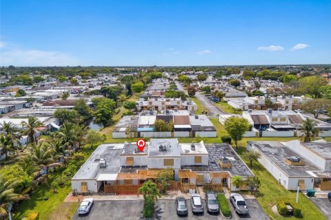 Купить таунхаус в Майами, Флорида 2 спальни, № 2047129 - фото 20