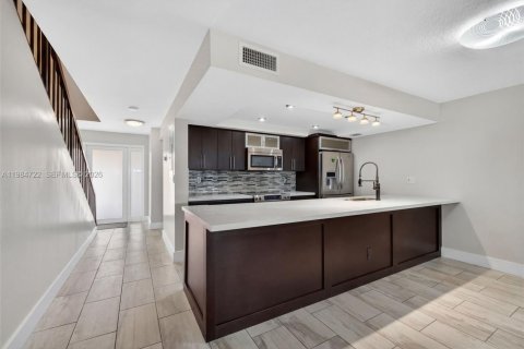 Купить таунхаус в Майами, Флорида 2 спальни, № 2047129 - фото 7