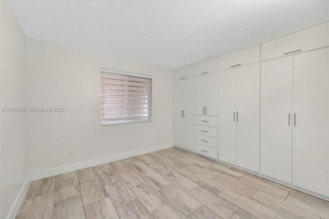 Купить таунхаус в Майами, Флорида 2 спальни, № 2047129 - фото 12