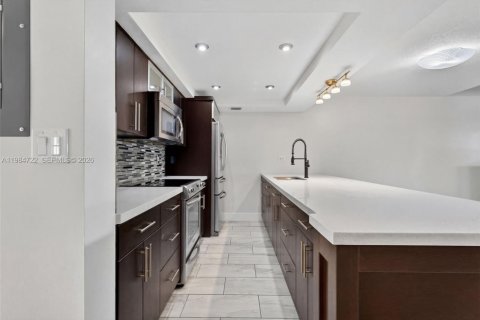 Купить таунхаус в Майами, Флорида 2 спальни, № 2047129 - фото 8