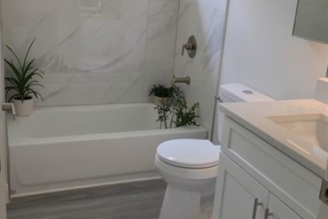 House in Ocala, Florida 4 bedrooms, 171.87 sq.m. № 2199124 - photo 6