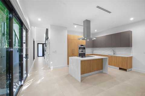 Touwnhouse à vendre à Miami, Floride: 4 chambres, 225.2 m2 № 1945496 - photo 9