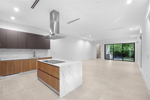 Touwnhouse à vendre à Miami, Floride: 4 chambres, 225.2 m2 № 1945496 - photo 6