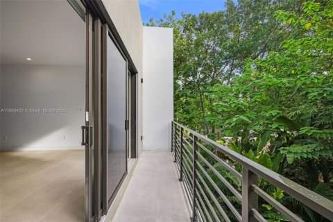 Touwnhouse à vendre à Miami, Floride: 4 chambres, 225.2 m2 № 1945496 - photo 19
