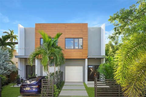Touwnhouse à vendre à Miami, Floride: 4 chambres, 225.2 m2 № 1945496 - photo 3