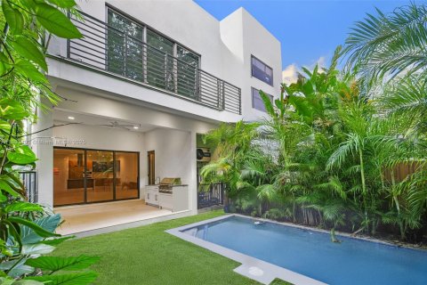 Touwnhouse à vendre à Miami, Floride: 4 chambres, 225.2 m2 № 1945496 - photo 13