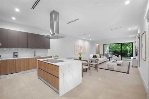 Touwnhouse à vendre à Miami, Floride: 4 chambres, 225.2 m2 № 1945496 - photo 5