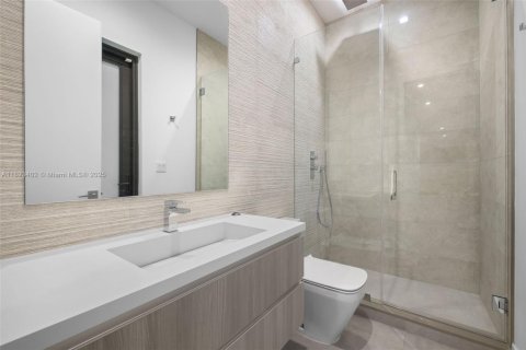 Touwnhouse à vendre à Miami, Floride: 4 chambres, 225.2 m2 № 1945496 - photo 11