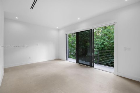 Touwnhouse à vendre à Miami, Floride: 4 chambres, 225.2 m2 № 1945496 - photo 18