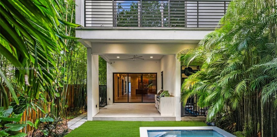 Touwnhouse à Miami, Floride 4 chambres, 225.2 m2 № 1945496