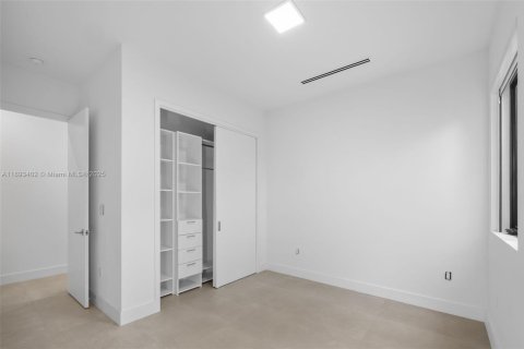 Touwnhouse à vendre à Miami, Floride: 4 chambres, 225.2 m2 № 1945496 - photo 29