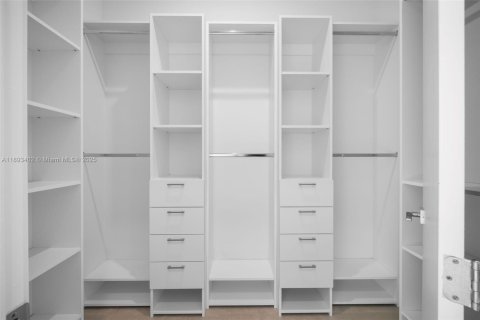 Touwnhouse à vendre à Miami, Floride: 4 chambres, 225.2 m2 № 1945496 - photo 24