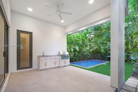 Touwnhouse à vendre à Miami, Floride: 4 chambres, 225.2 m2 № 1945496 - photo 15