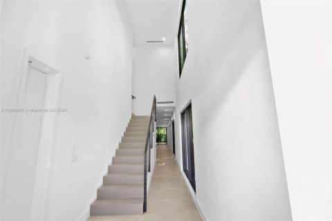 Touwnhouse à vendre à Miami, Floride: 4 chambres, 225.2 m2 № 1945496 - photo 4
