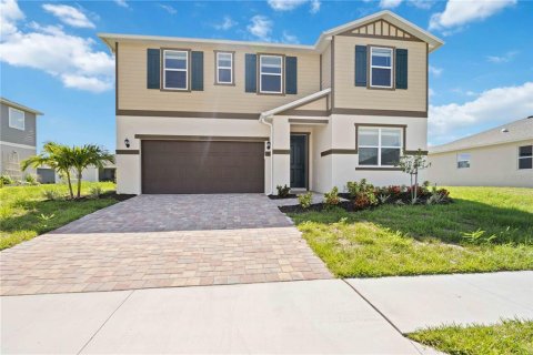 House in COVES OF ESTERO BAY in Fort Myers, Florida 5 bedrooms, 280.19 sq.m. № 1090019 - photo 2