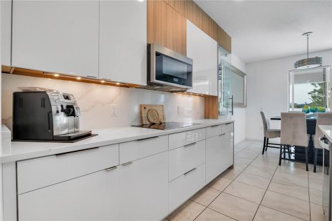 Casa en venta en Orlando, Florida, 4 dormitorios, 288.65 m2 № 2132451 - foto 13