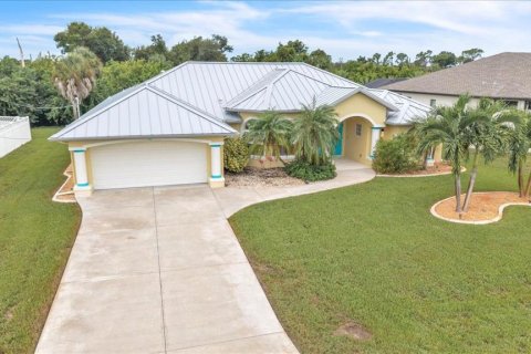 Villa ou maison à vendre à Rotonda, Floride: 3 chambres, 209.87 m2 № 2408968 - photo 2