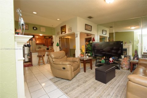 Casa en venta en Miami, Florida, 3 dormitorios, 151.8 m2 № 1821941 - foto 13
