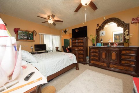 Casa en venta en Miami, Florida, 3 dormitorios, 151.8 m2 № 1821941 - foto 21