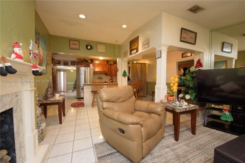 Casa en venta en Miami, Florida, 3 dormitorios, 151.8 m2 № 1821941 - foto 10