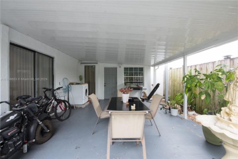Casa en venta en Miami, Florida, 3 dormitorios, 151.8 m2 № 1821941 - foto 29