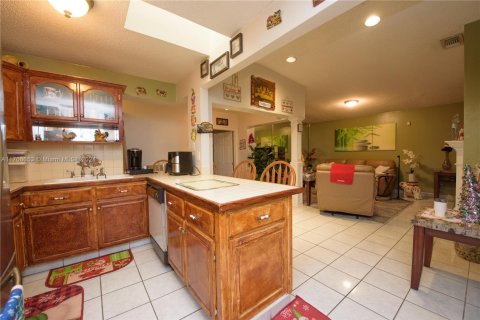 Casa en venta en Miami, Florida, 3 dormitorios, 151.8 m2 № 1821941 - foto 9