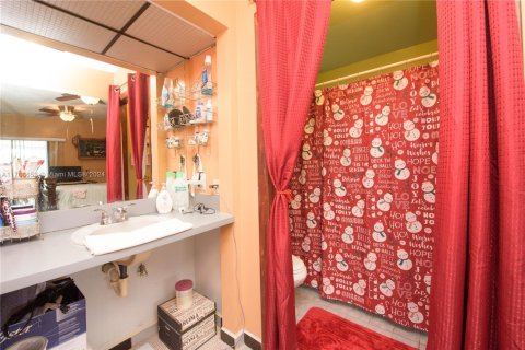Casa en venta en Miami, Florida, 3 dormitorios, 151.8 m2 № 1821941 - foto 25