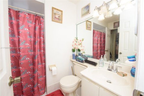 Casa en venta en Miami, Florida, 3 dormitorios, 151.8 m2 № 1821941 - foto 16