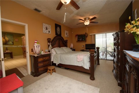 Casa en venta en Miami, Florida, 3 dormitorios, 151.8 m2 № 1821941 - foto 22