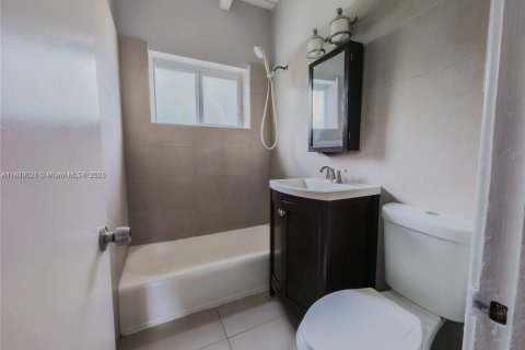 Appartement à louer à North Miami, Floride: 2 chambres, 140.1 m2 № 1850608 - photo 9