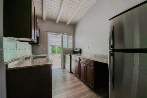Appartement à louer à North Miami, Floride: 2 chambres, 140.1 m2 № 1850608 - photo 10