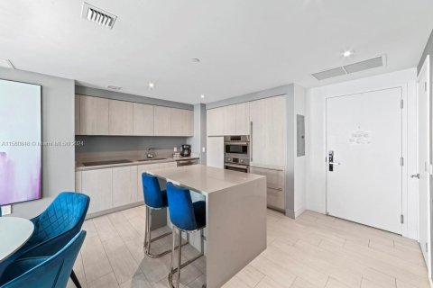 Снять в аренду кондоминиум в Холливуд, Флорида 2 спальни, 96.99м2, № 1958869 - фото 2